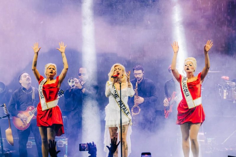 Bajo lluvia, más de seis mil fanáticos celebraron los 10 años del festival Isle of Light